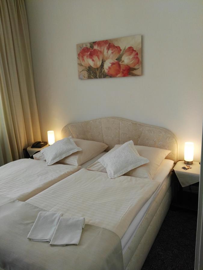 Hotel Carolinenhof Bad Pyrmont Bagian luar foto