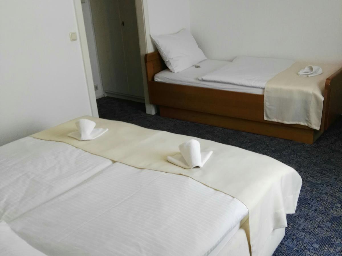 Hotel Carolinenhof Bad Pyrmont Bagian luar foto